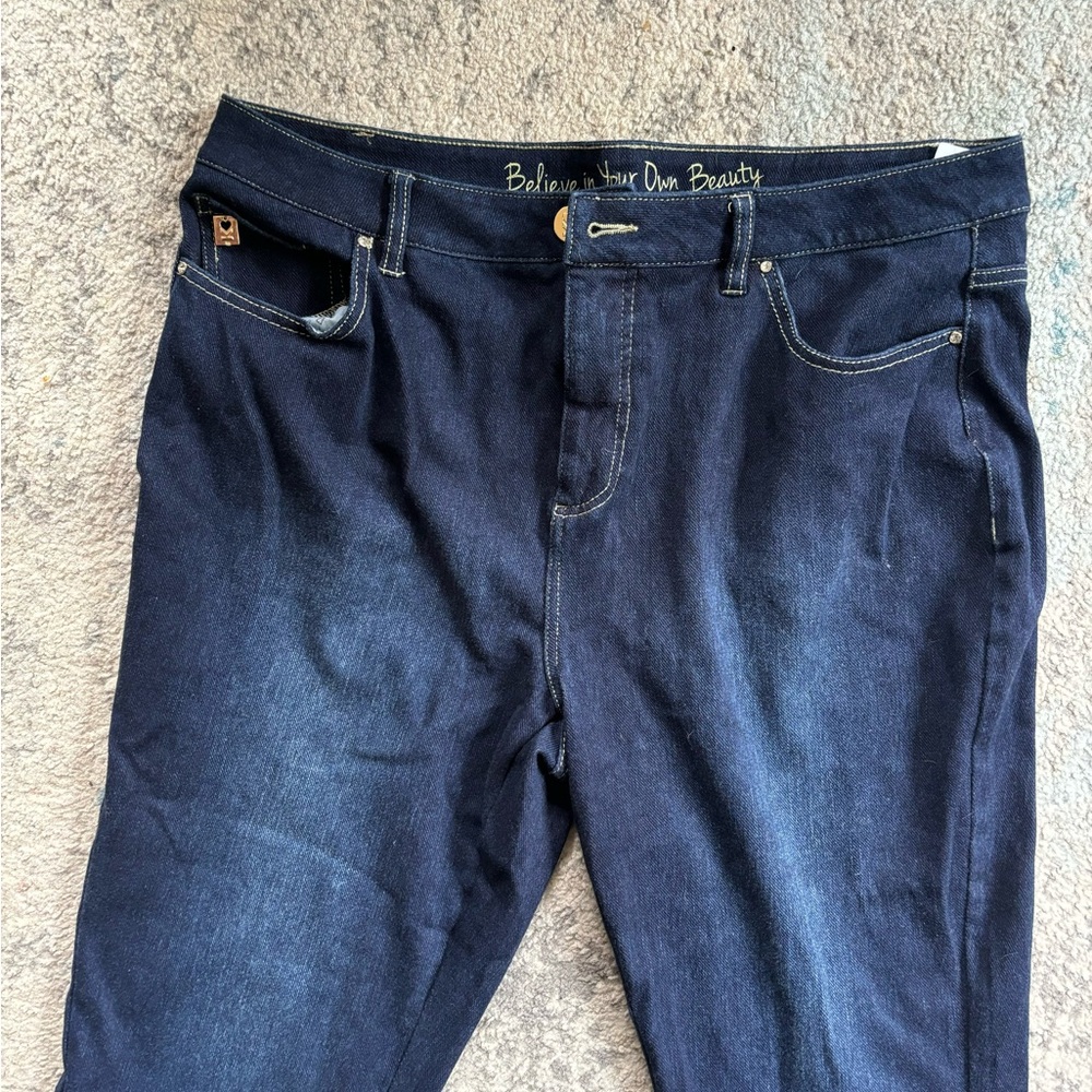 NWOT Belle by Kim Gravel Flexibelle cropped jeans size 18
